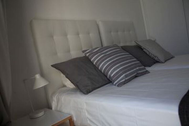 Room 8 of 28