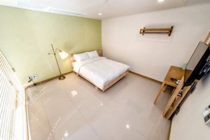 Room 7 of 15