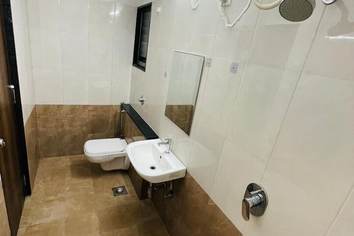 Room 10 of 11