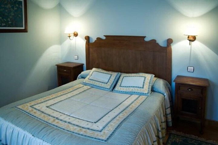 Room 3 of 49