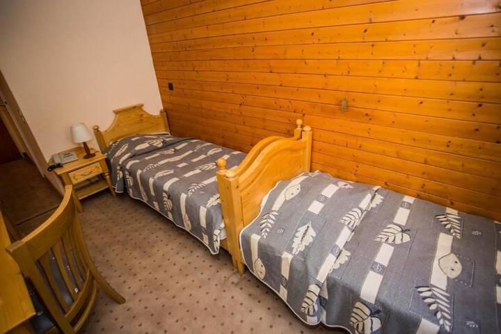 Room 9 of 32