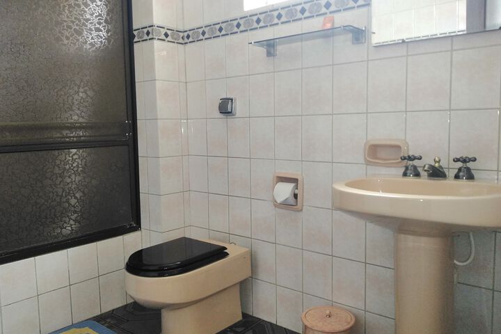 Room 2 of 10