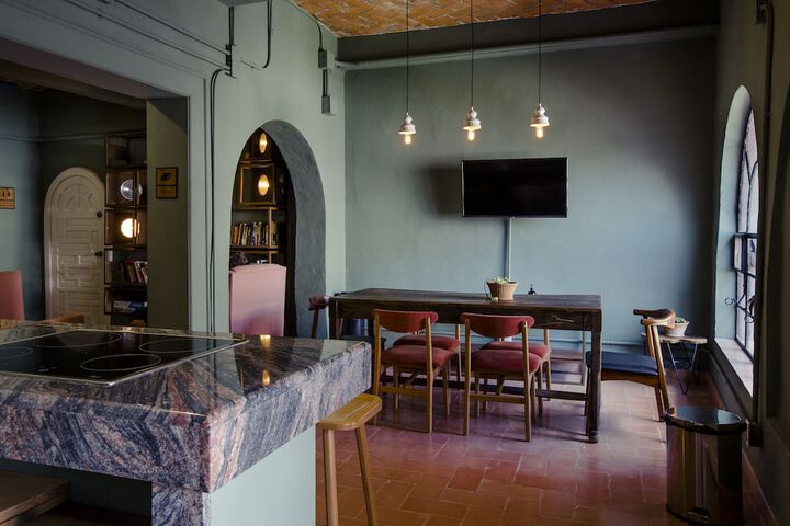 Lobby lounge