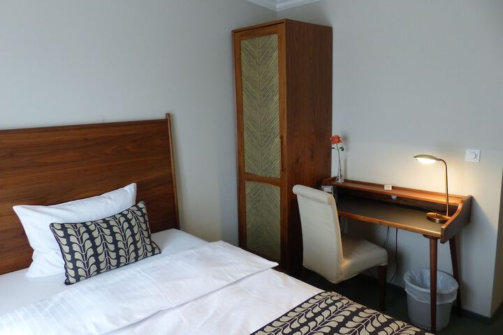Room 5 of 85