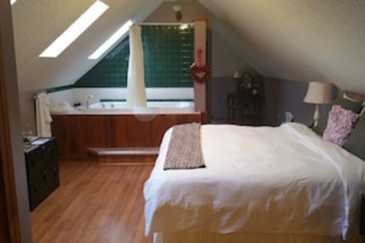Room 40 of 198