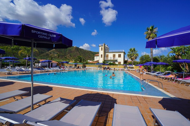 Hotel Pool