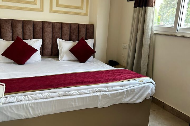Room 4 of 7