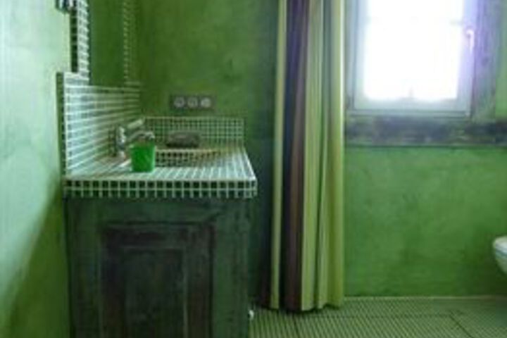Room 2 of 40