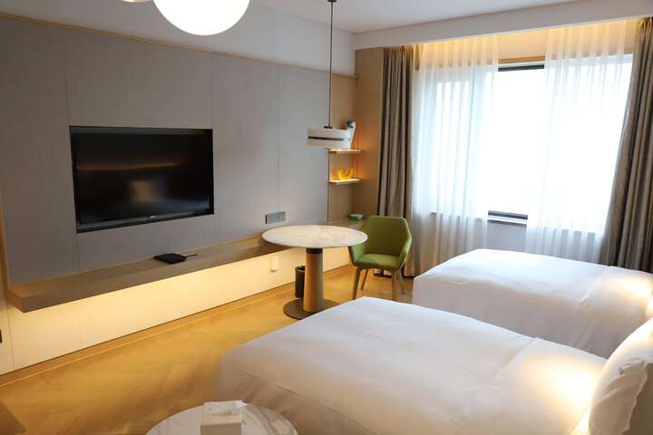 Room 5 of 97