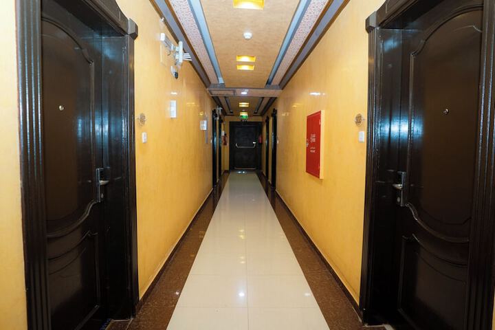 Ballroom/Hall 35 of 41