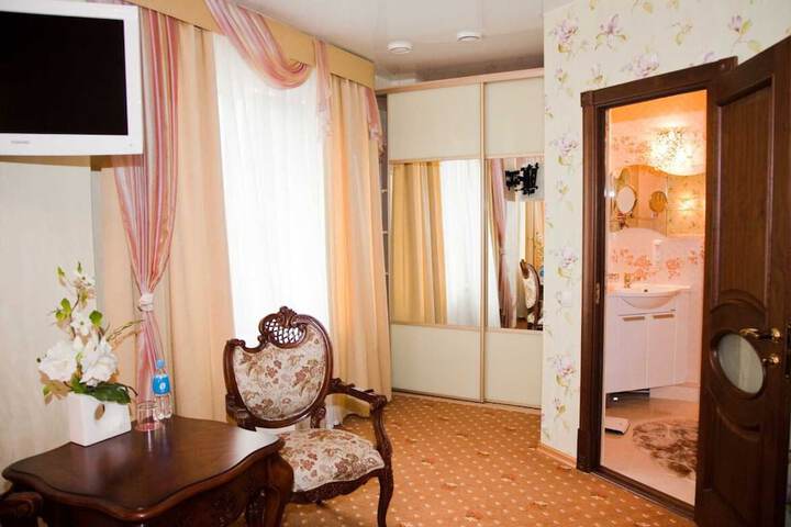 Room 42 of 47