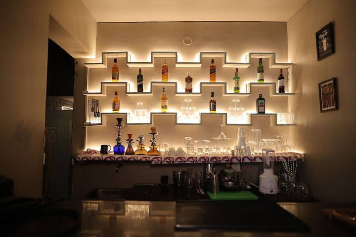 Lounge 53 of 76