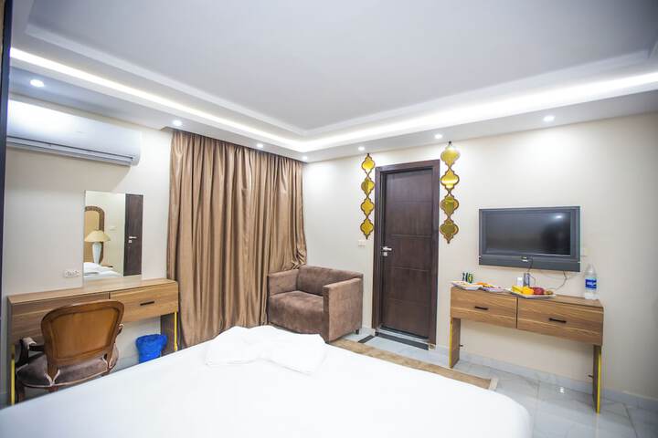 Room 85 of 177