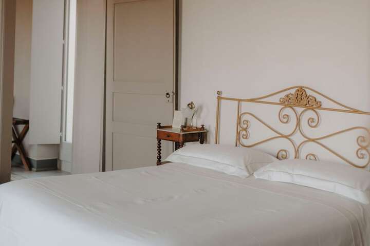 Room 2 of 48