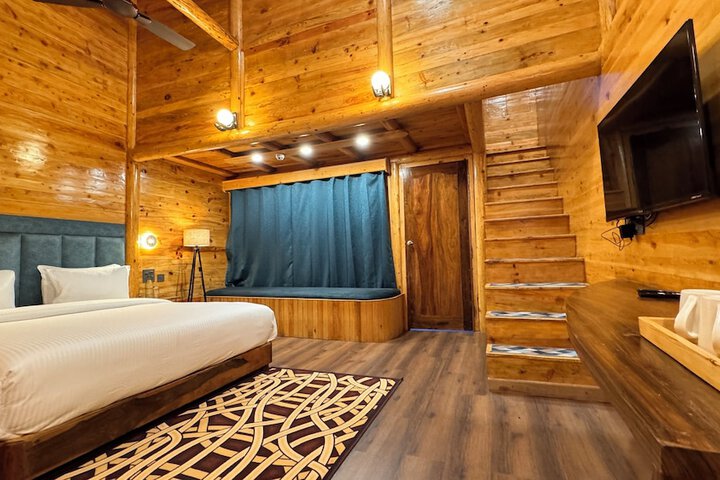 Room 4 of 36