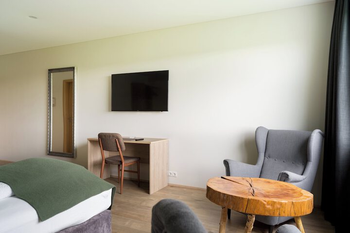 Room 10 of 101