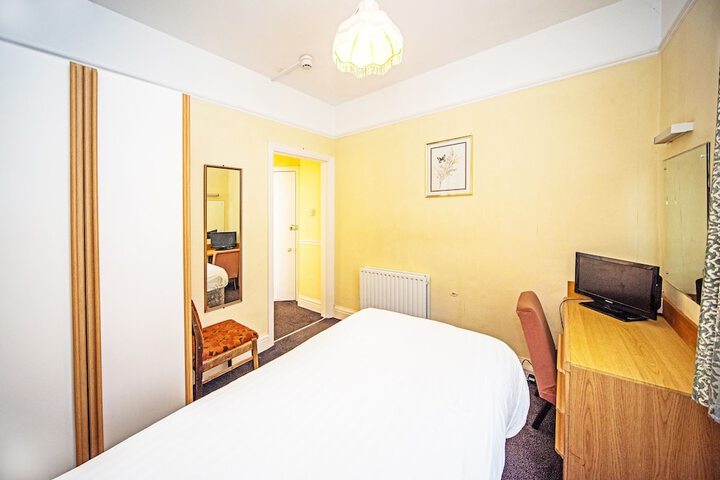Room 13 of 31