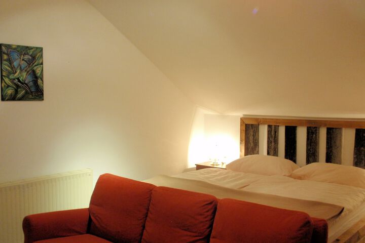 Room 6 of 28