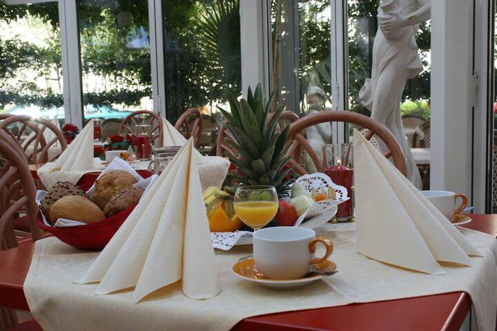 Breakfast/Coffee Service 29 of 47