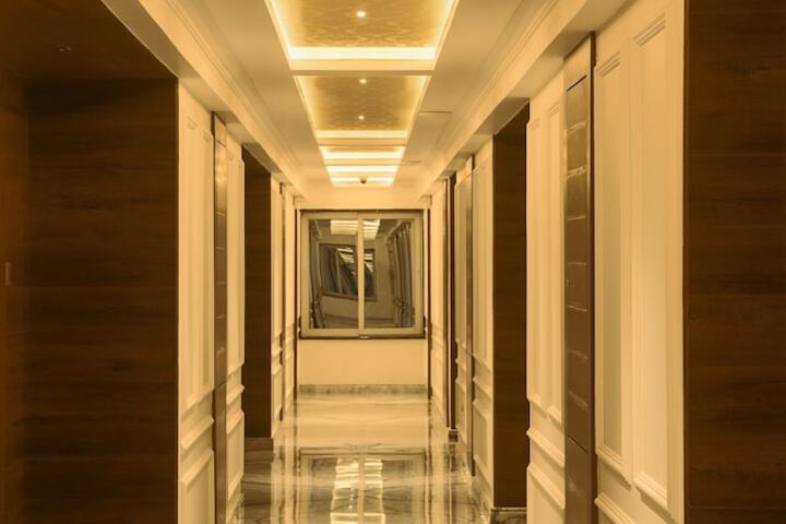 Ballroom/Hall 37 of 39