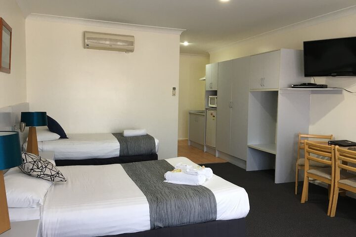 Room 3 of 95