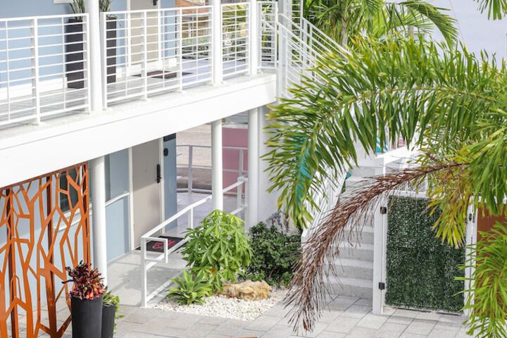 Hotel Exterior 181 of 227