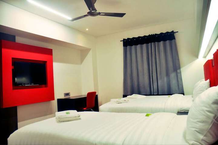 Room 4 of 32