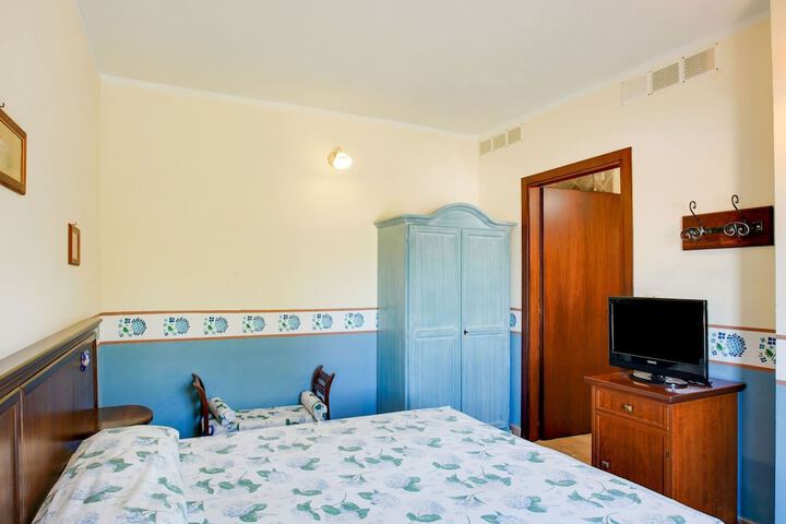 Room 16 of 181
