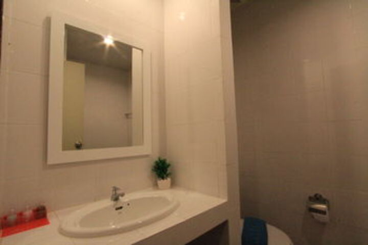 Room 5 of 42