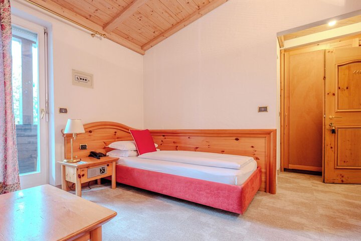 Room 26 of 145