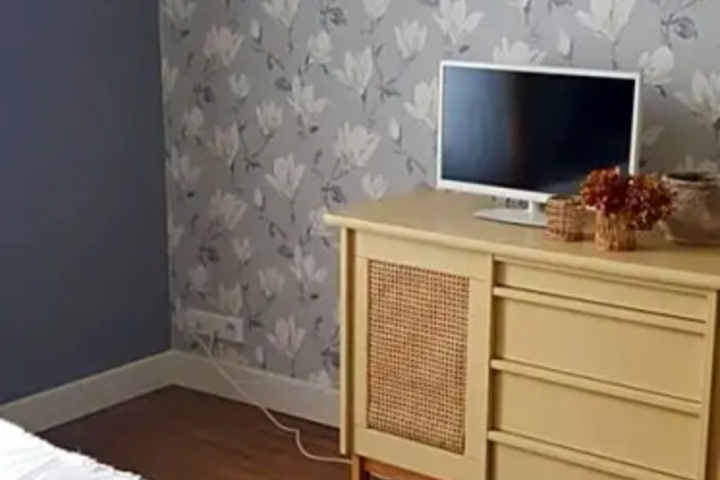 Room 4 of 10