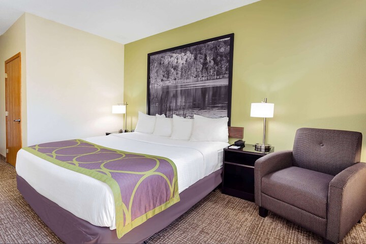 Room 8 of 27
