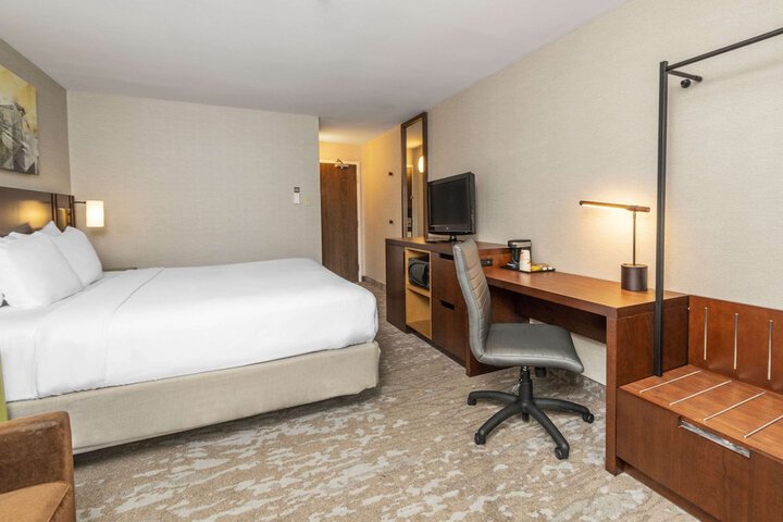 Room 14 of 90