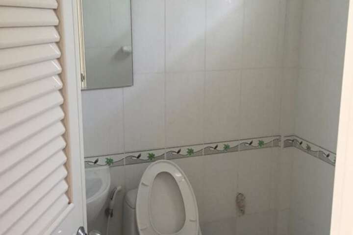 Room 10 of 11