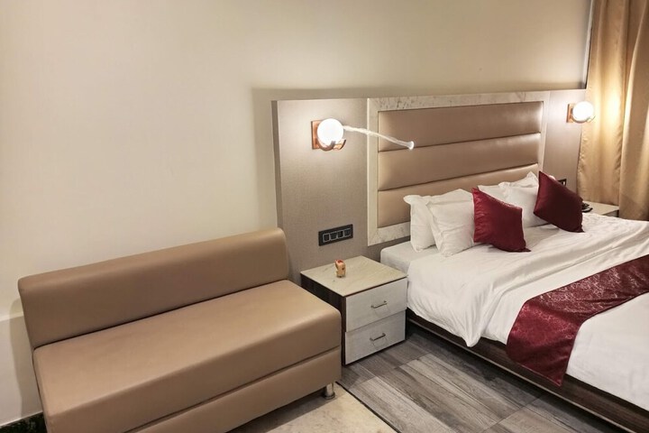Room 2 of 16