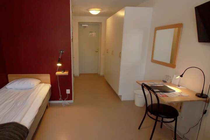 Room 4 of 44