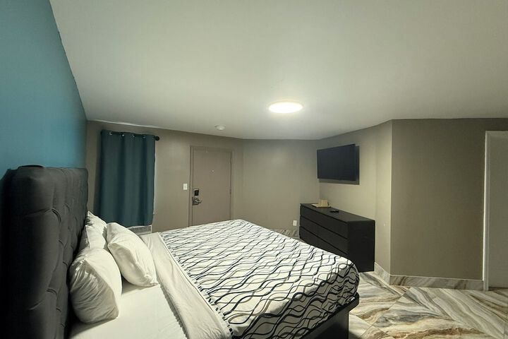 Room 8 of 26