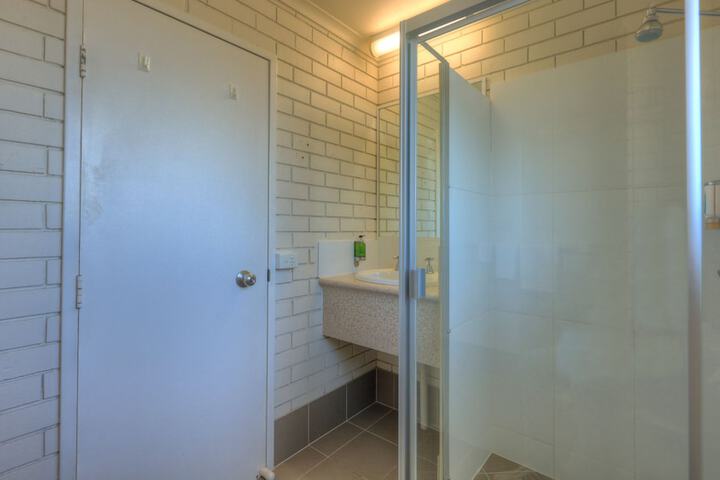 Room 32 of 41
