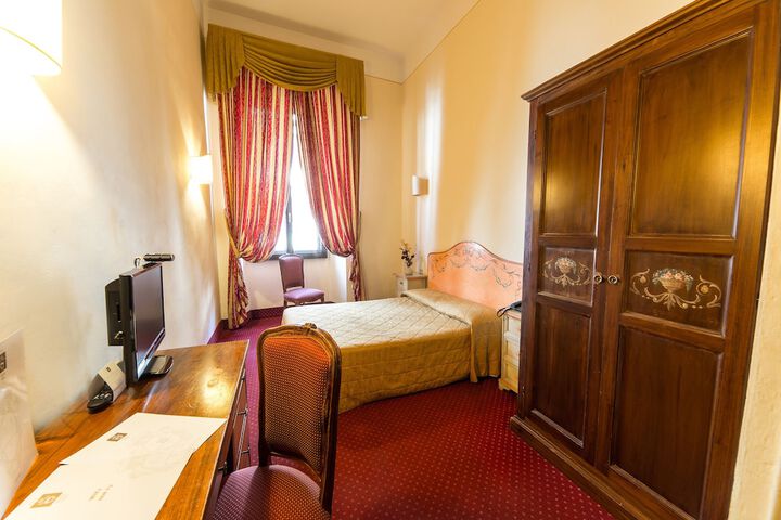 Room 34 of 83