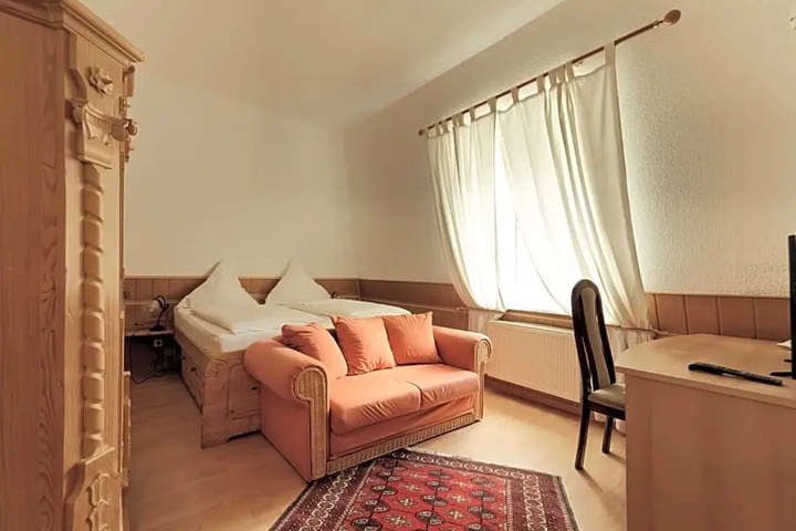 Room 4 of 14