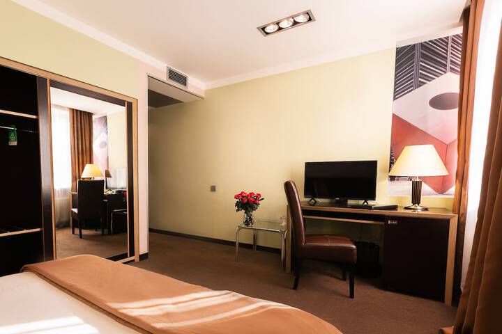 Room 17 of 35