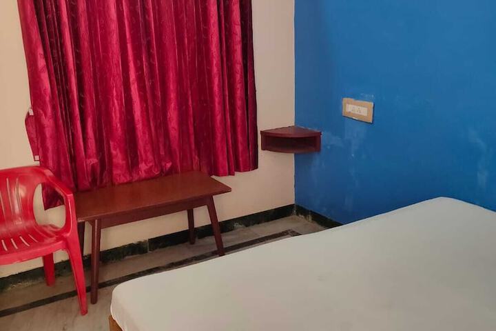 Room 8 of 25