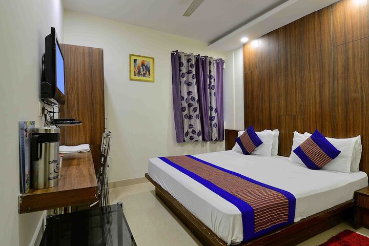 Room 12 of 32