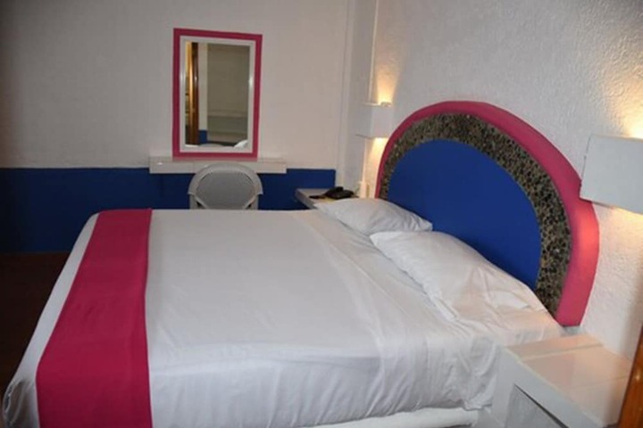 Room 8 of 25
