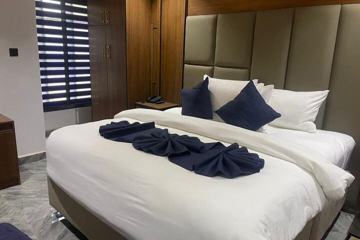 Room 12 of 21