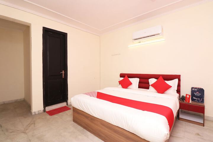 Room 13 of 16