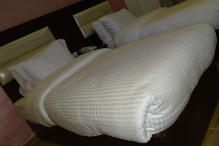 Room 12 of 38