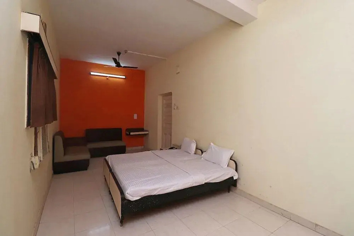 Room 9 of 21
