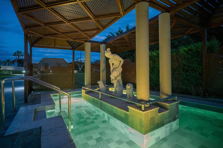 Pool 83 of 245
