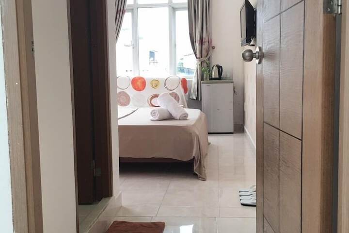 Room 9 of 32
